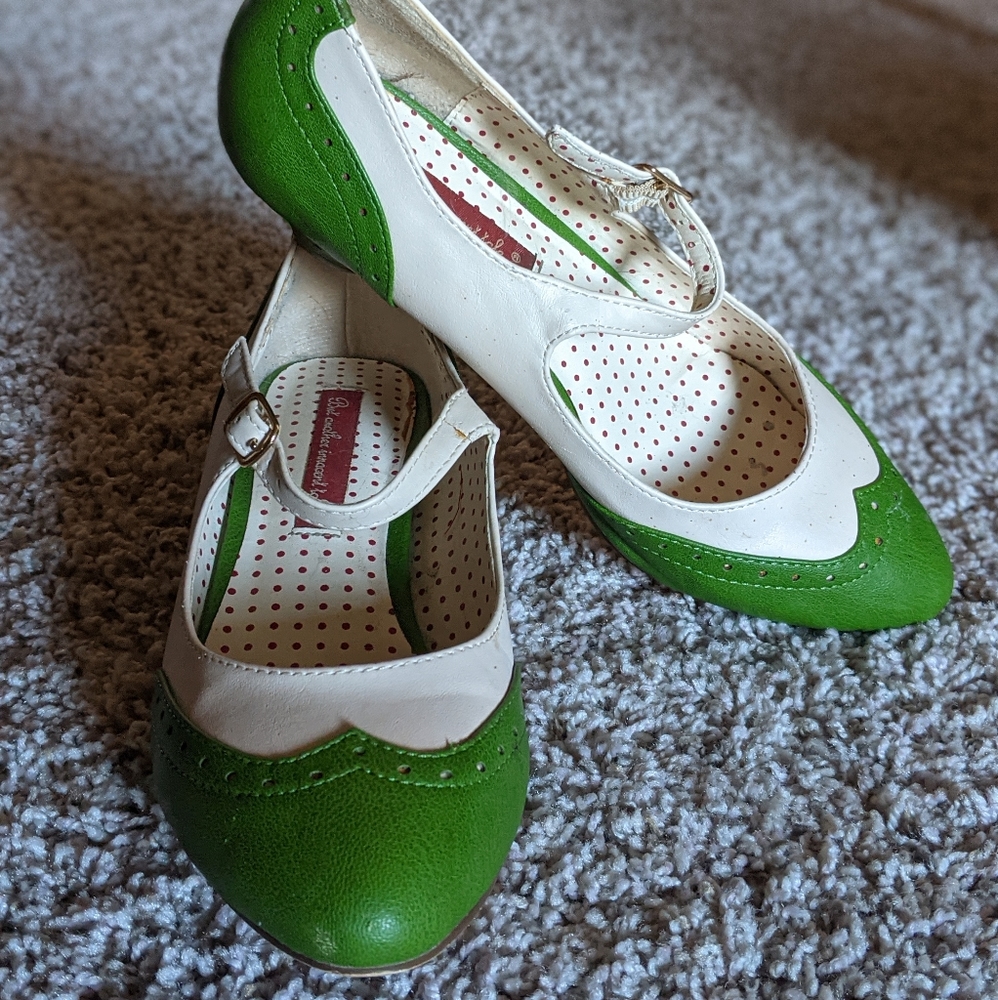 BAIT kitten heels